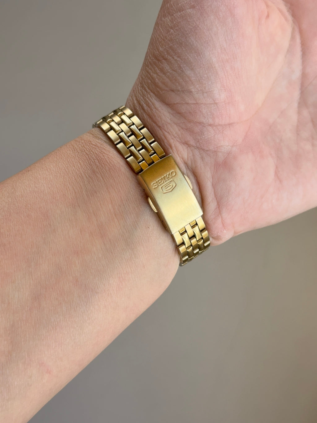 1984 Seiko 5 Automatic 21 Jewel Gold Tone Day Date Watch