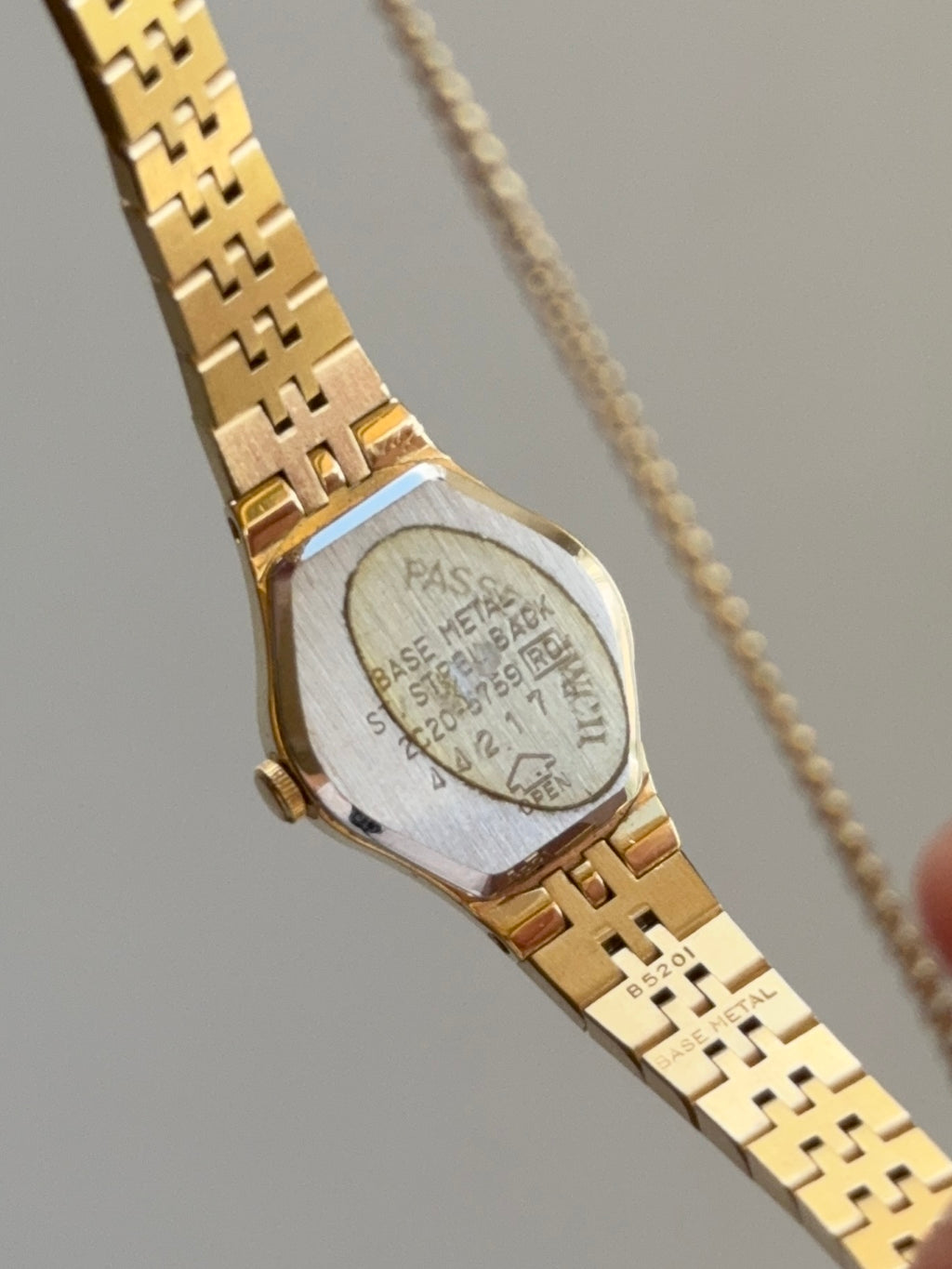 1984 Seiko Quartz Gold Tone Oval Bracelet Watch