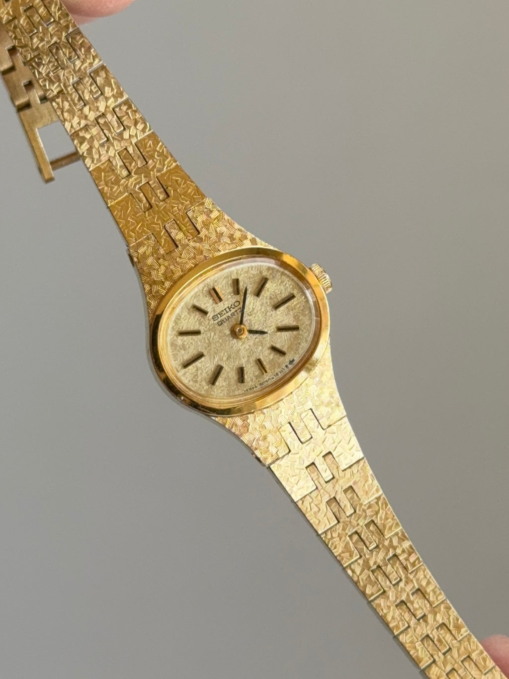 1984 Seiko Quartz Gold Tone Oval Bracelet Watch