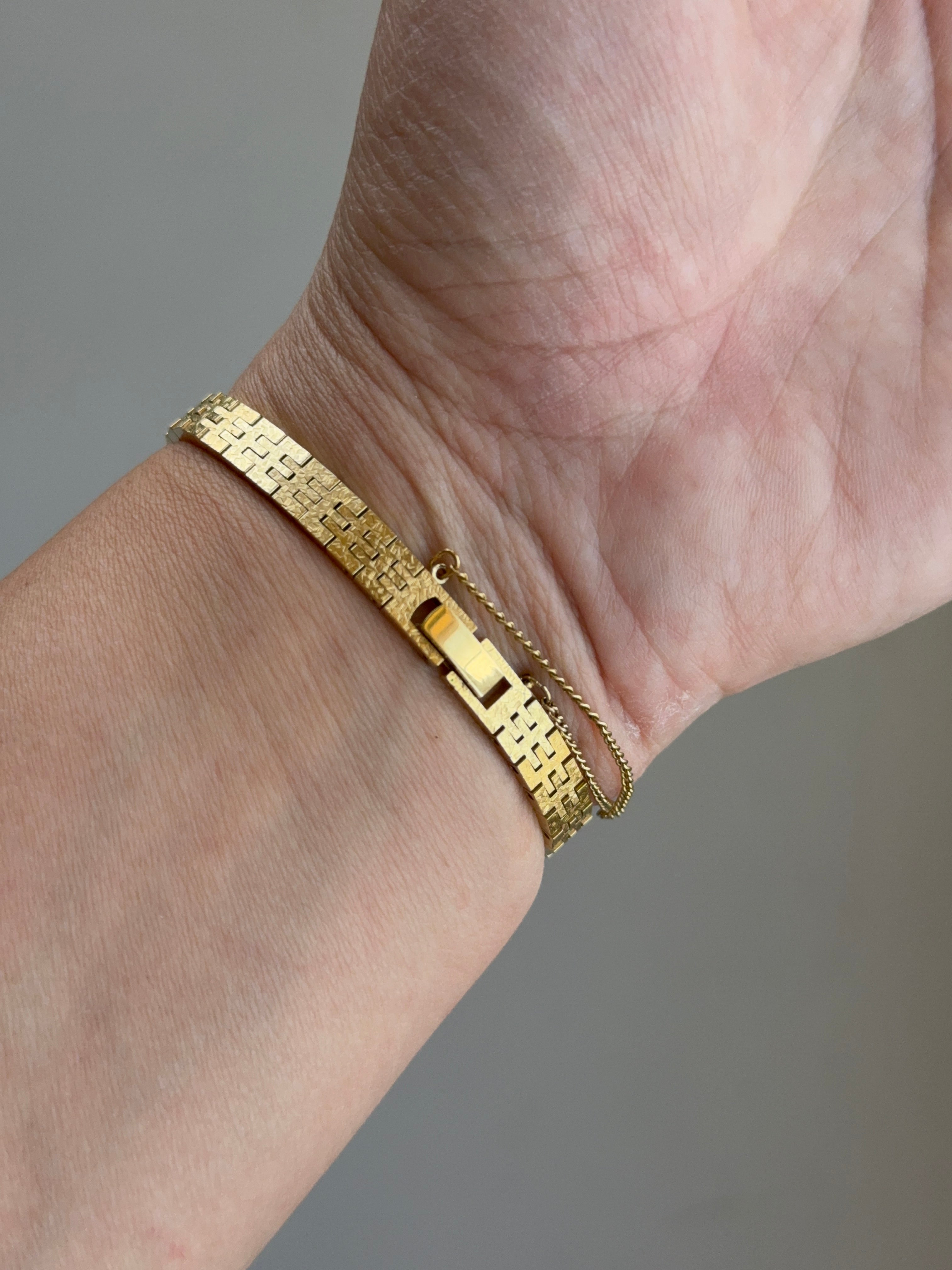 1984 Seiko Quartz Gold Tone Oval Bracelet Watch