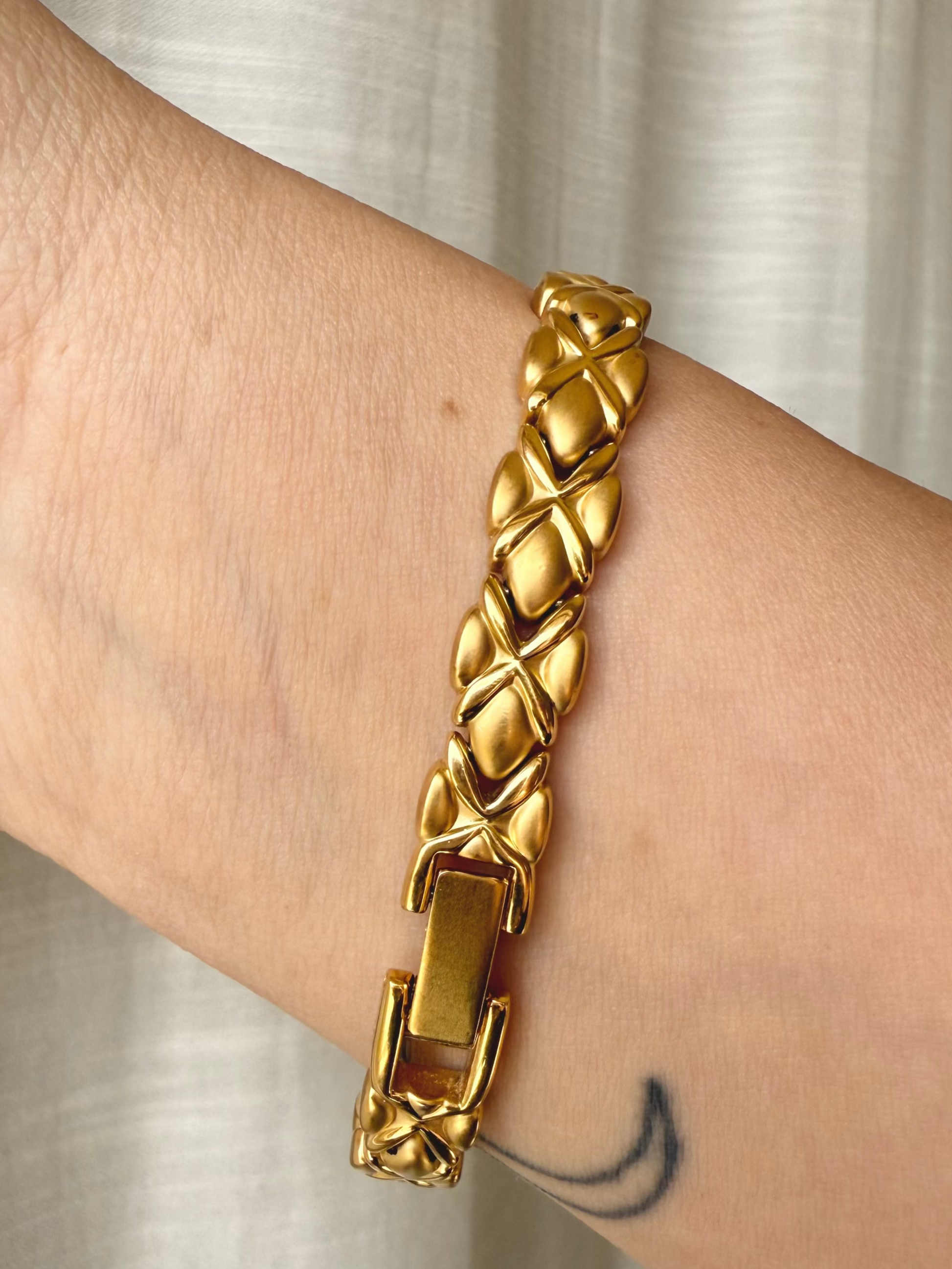 2001 Caravelle by BULOVA Gold Tone Watch