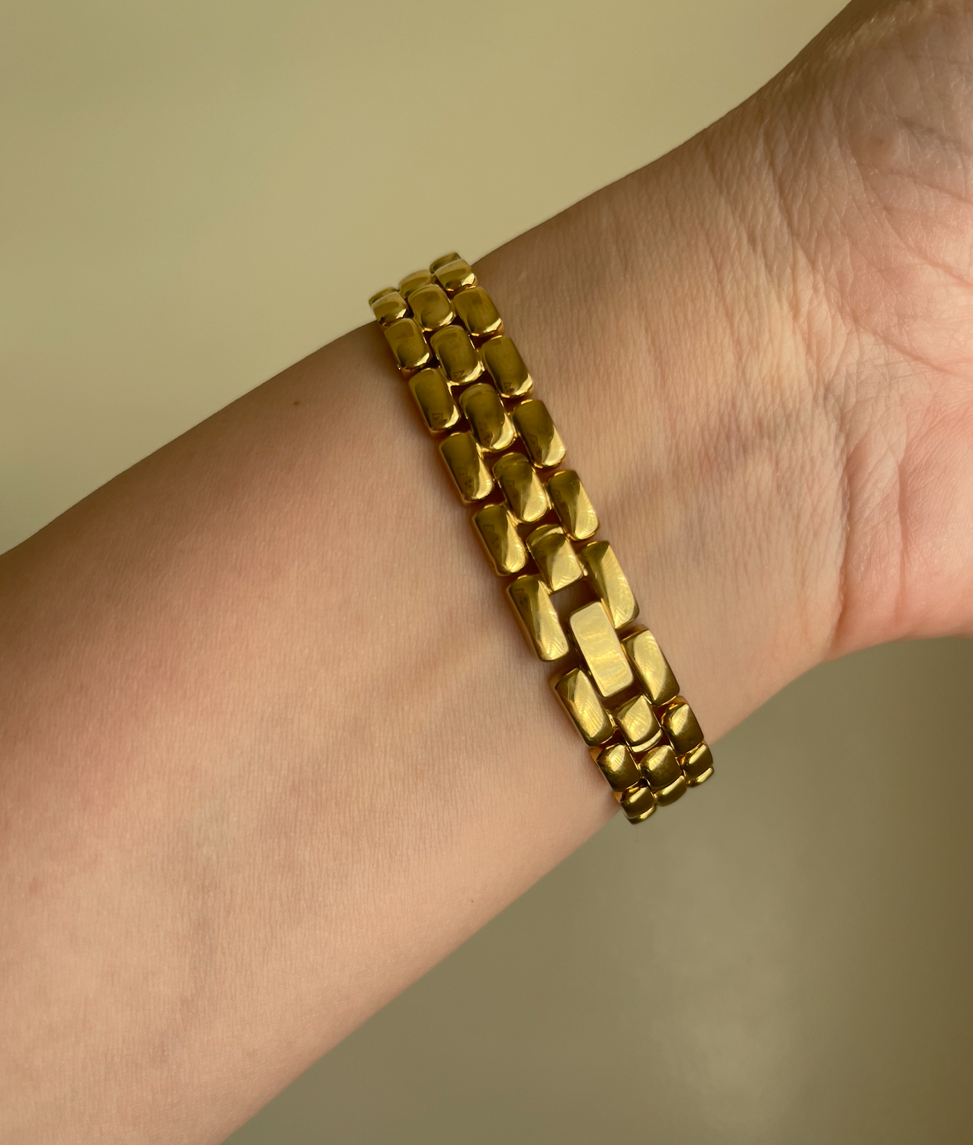 Seiko Vintage Gold Tone Oval Bracelet Watch (Near Mint)