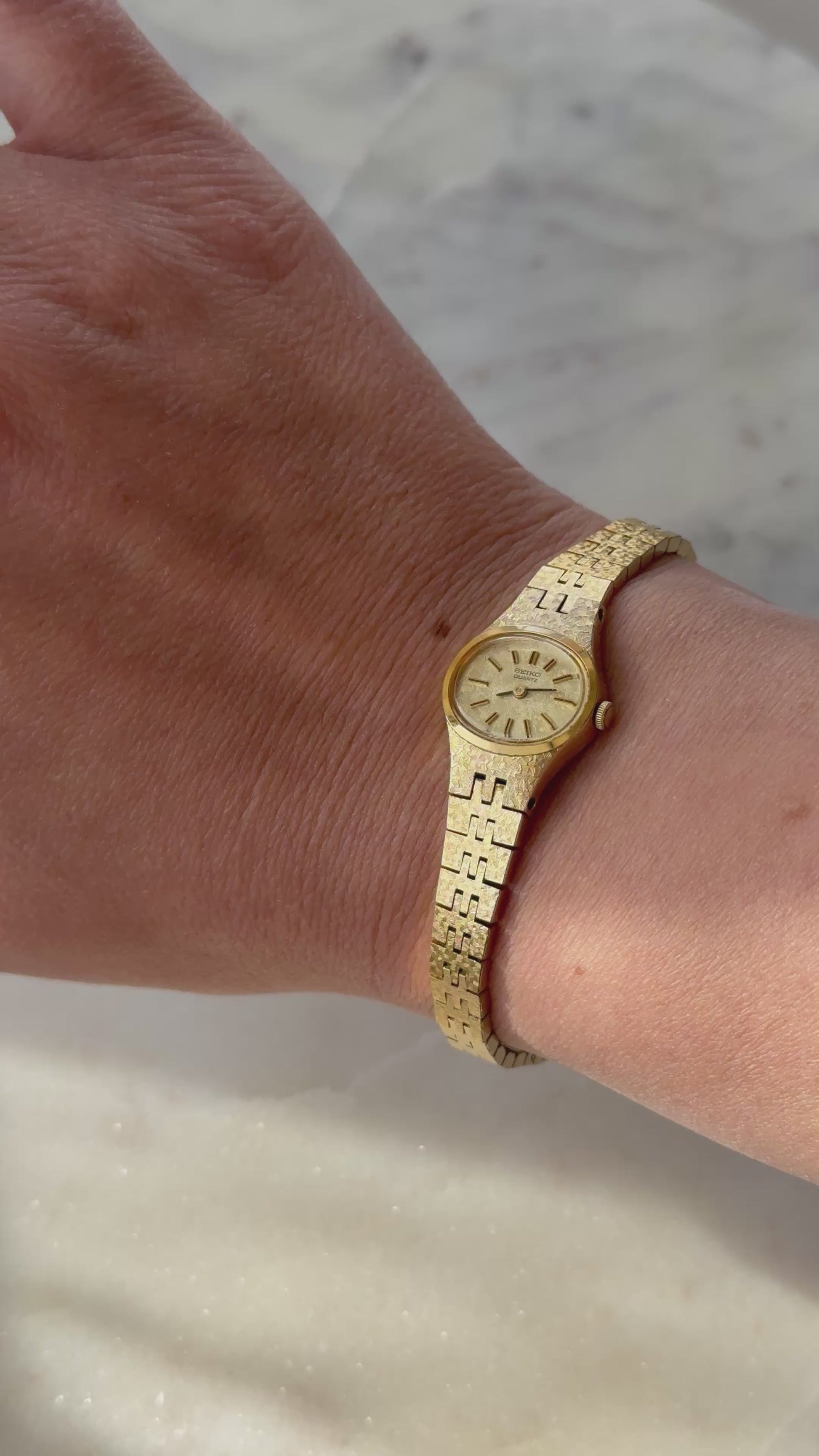 1984 Seiko Quartz Gold Tone Oval Bracelet Watch