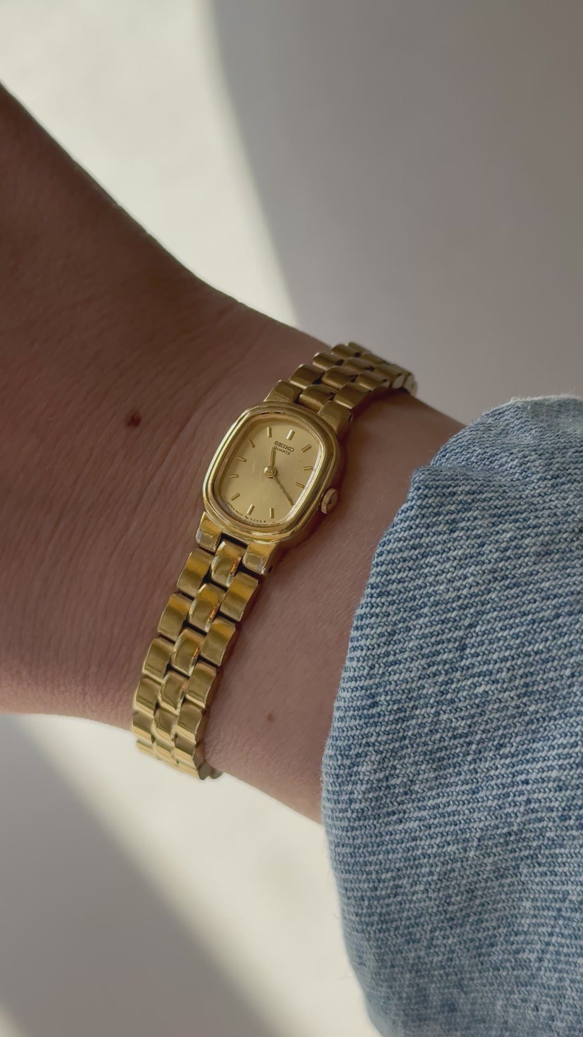 1998 Seiko Quartz Gold Tone Ellipse Watch