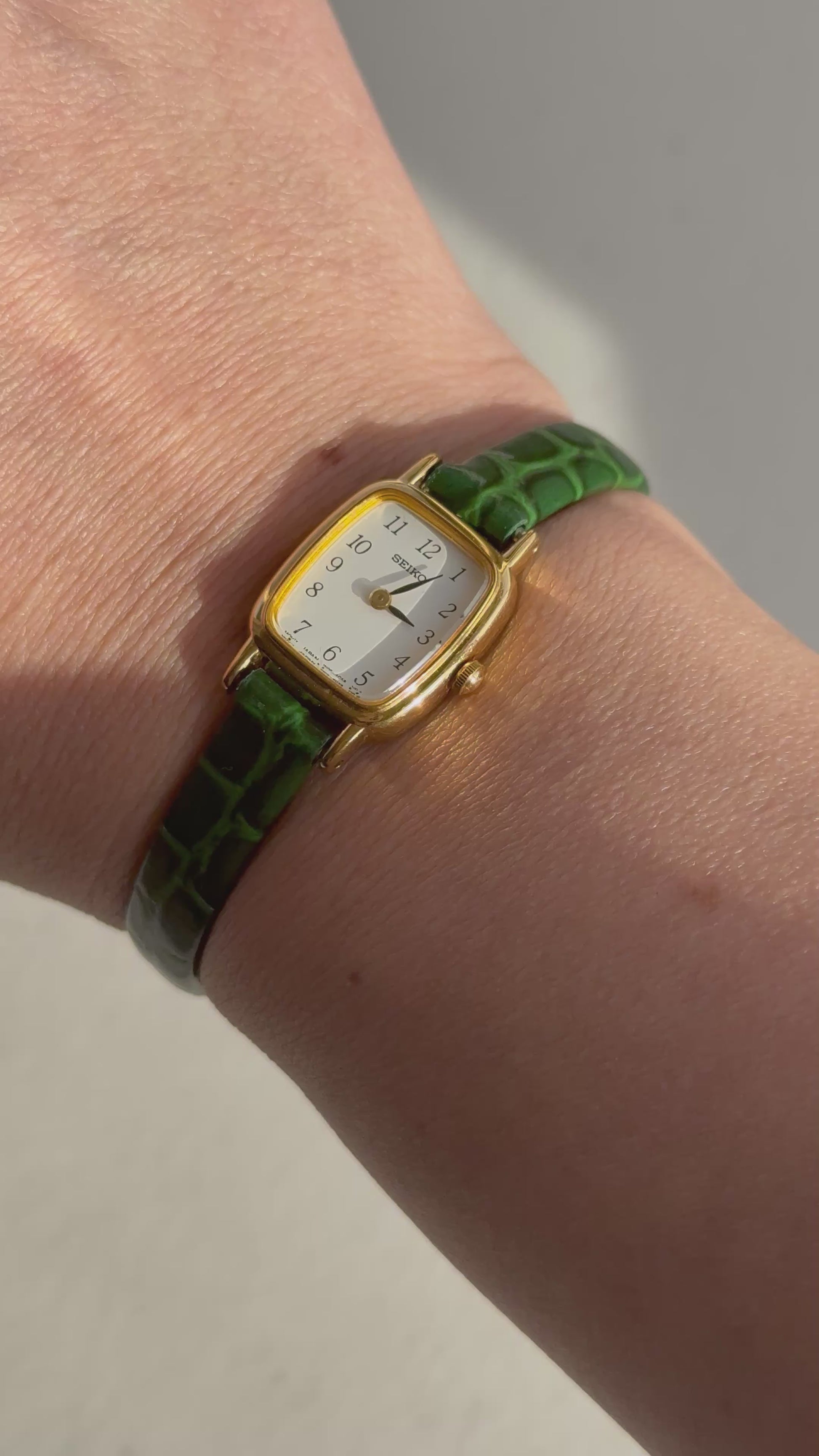 2000 Seiko Gold Tone Barrel Tank Watch