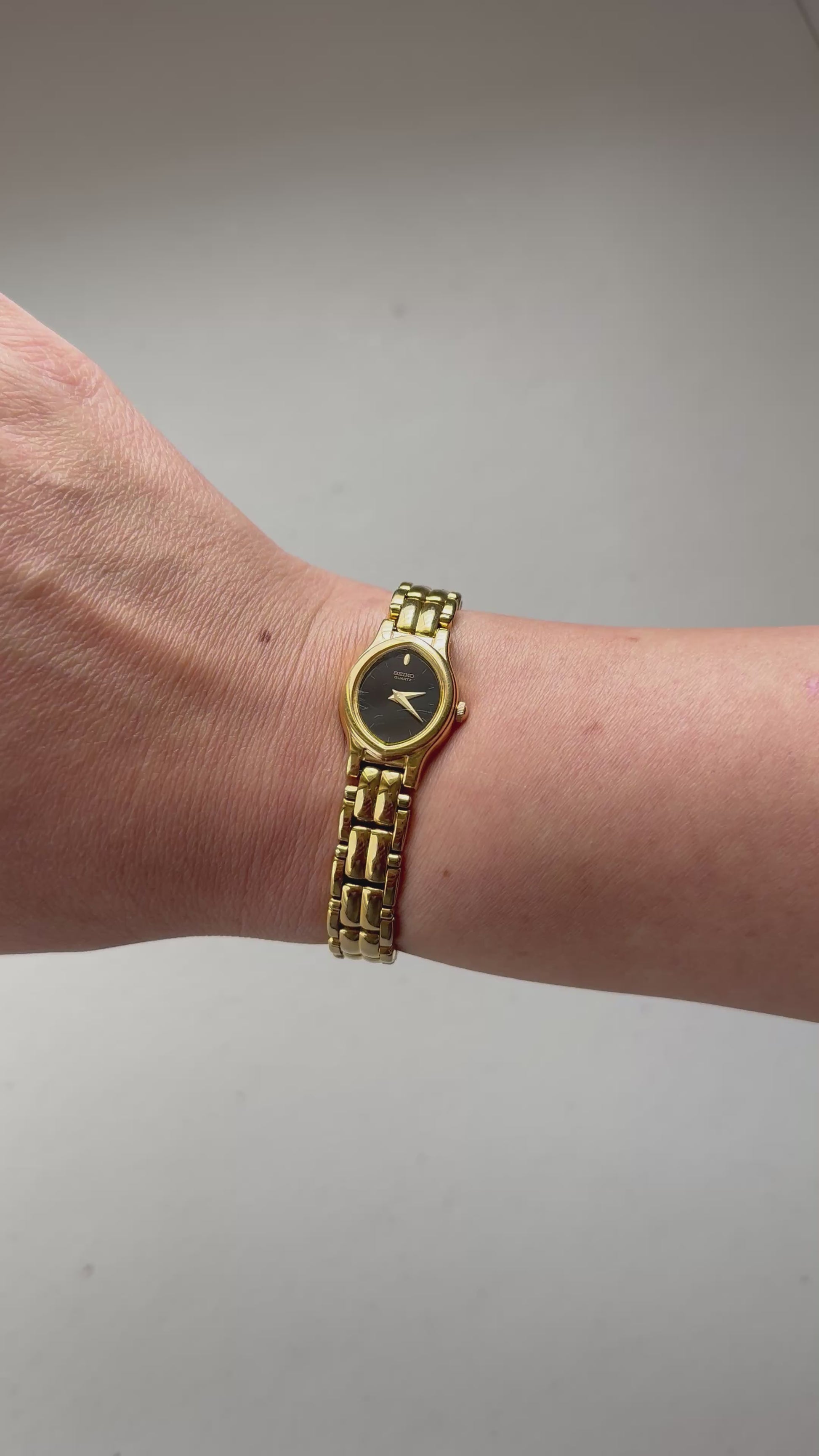 1983 Seiko Quartz Oval Gold Tone Watch